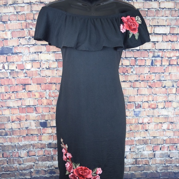 Off-the Shoulder black dress - Picture 1 of 6